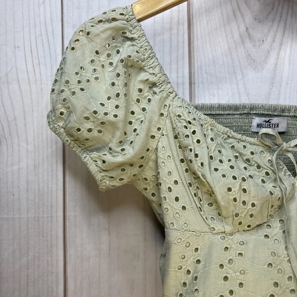 Hollister Crop Top Sage Green - Picture 5 of 5